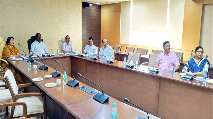 कम लिंगानुपात वाले जिलों में निगरानी रखें : स्वास्थ्य मंत्री डॉ. चौधरी